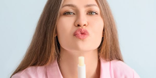 Fini les lèvres gercées ! Nos astuces pour une bouche parfaite cet hiver