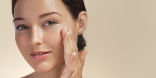 Votre Peau en Été : Le Guide Expert Complet pour la Protéger et la Sublimer