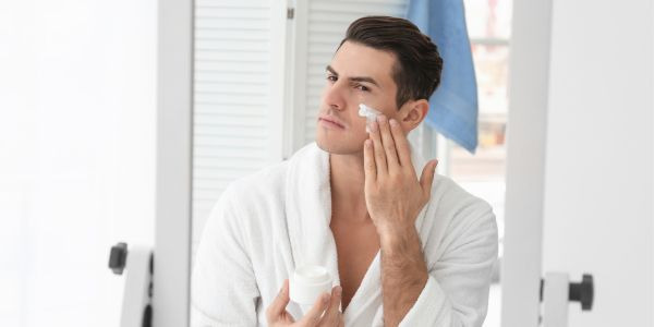 Soins masculins : La routine essentielle pour une peau saine et éclatante
